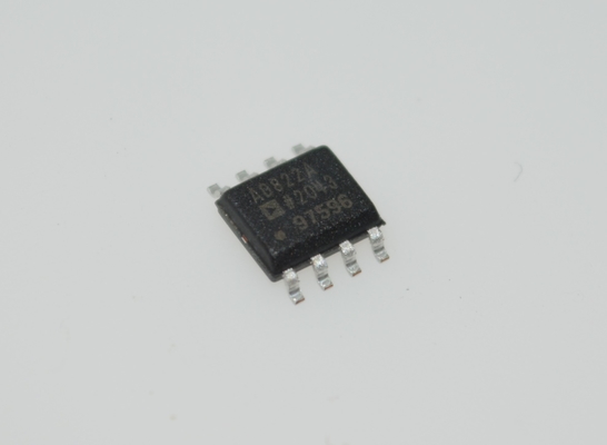AD822ARZ مكبر أجهزة الدقة 1nA التيار الانحيازي 0.3μV/°C Drift SOIC-8 2.2-18V -40°C إلى +125°C