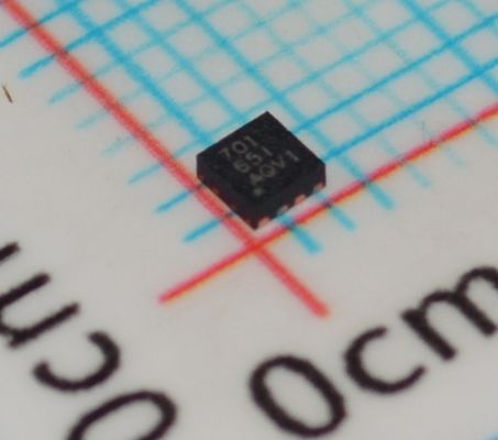 BQ294701DSGR - واقي خلية ليثيوم أيون مع كشف الجهد الزائد/الناقص 2 أيون 1µA تيار 3.6 فولت - 10 فولت نطاق 1 مللي ثانية استجابة إيقاف حراري و حزمة DSBGA