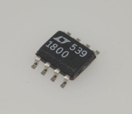 LT1800CS8 سرعة عالية 100MHz Op Amp 400V/μs معدل التمرير منخفض 3.5mV Offset Rail-to-Rail Output 5V إلى ±5V إمدادات 7nA IB توفير مساحة SOIC-8 للفلاتر / مدفعات ADC