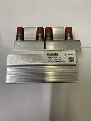 SKKQ800/14E 1400V 800A وحدة IGBT Vce (sat) منخفضة الخسارة عالية الصلبة المنخفضة الحد من التكيف مستشعر NTC الصناعي للدوافع الميغاوات و UPS الثقيلة