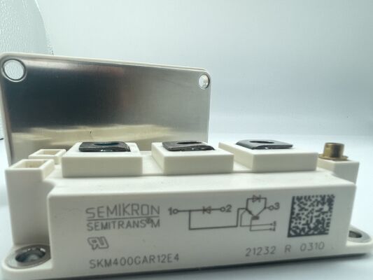 وحدة IGBT SKM400GAR12E4 1200V 400A منخفضة Vce(sat) متانة عالية ضد قصر الدائرة خسارة تبديل منخفضة عزل عالي درجة صناعية لمحولات الطاقة الشمسية وأجهزة UPS عالية القدرة
