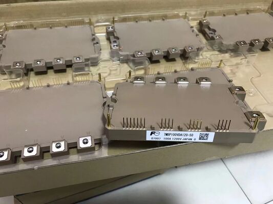 وحدة IGBT 7MP100VDA120-50 1200V 100A منخفضة Vce(sat) 2.5V منخفضة الفقد عالية مقاومة الدائرة القصيرة مدمجة NTC حزمة مدمجة لمحركات الأقراص الصناعية و UPS