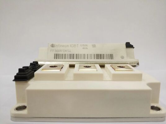 FF300R12KS4 1200V 300A وحدة IGBT VCE منخفضة ((sat) عالية دائرة قصيرة صلبة خسارة التبديل المنخفضة العزلة العالية للدوافع الصناعية الثقيلة و UPS ذات الطاقة العالية