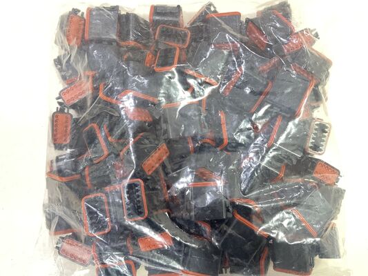 DT06-12SB 12 الموقف 4.19mm Pitch Connector Automotive Black Receptacle Crimp Housing Wedgelock القفل المتكامل IP68 مختوم 13A تصنيف للأسلاك البيئية القاسية