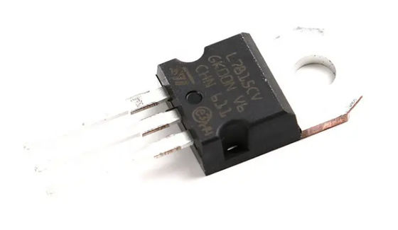 L7815CV-DG 15V 1.5A المنظم الخطي TO-220 حماية الحرارة / الدائرة القصيرة ± 4٪ الدقة من -40 °C إلى + 125 °C