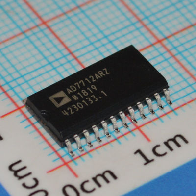 AD7712ARZ 24 بت Σ-Δ ADC 500Hz معدل الخروج ضوضاء منخفضة 1.5μV واجهة SPI ±5V إمدادات -40 °C إلى 85 °C تصميم التكنولوجيا المتقدمة