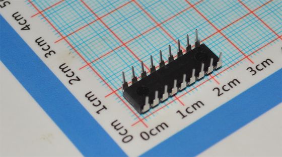 PIC16F54-I/P 8-bit RISC MCU 20MHz 512x12 فلاش 25B ذاكرة الوصول العشوائي 12 I/O DIP-18 2-5.5V -40°C~125°C طاقة منخفضة <2mA