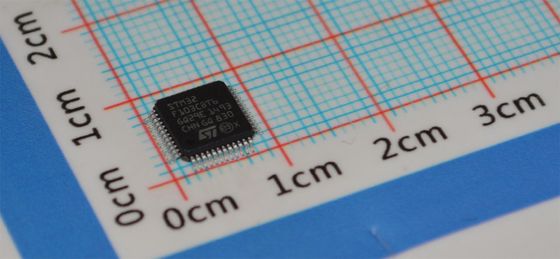 STM32F103CBT6 72MHz Cortex-M3 MCU 128KB فلاش 20KB ذاكرة الوصول العشوائي 2x12 بت ADC 3xUSART USB/CAN LQFP-48 2.0-3.6V -40 °C إلى +85 °C أداء الصناعية