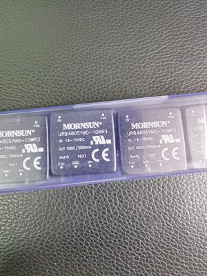 URB4805YMD-10WR3 5V 10W محول DC-DC 4: 1 مدخل واسع (9-36V) 94٪ الكفاءة SIP-7 -40 °C إلى +85 °C