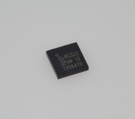MFRC52202HN1 شريحة قارئ RFID/NFC بتردد 13.56 ميجاهرتز مع دعم ISO 14443A/MIFARE، واجهات SPI/I2C/UART، نطاق 10 سم، وضع الطاقة المنخفضة، مضادة للتصادم، وحزمة HVQFN32 مدمجة لأنظمة الوصول الآمن