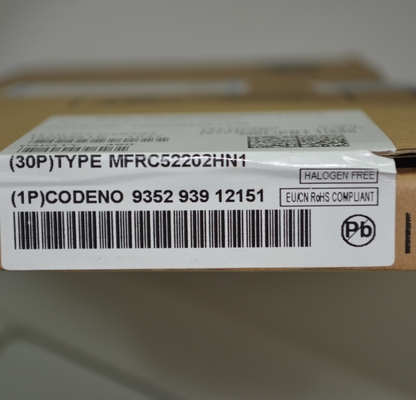 MFRC52202HN1 شريحة قارئ RFID/NFC بتردد 13.56 ميجاهرتز مع دعم ISO 14443A/MIFARE، واجهات SPI/I2C/UART، نطاق 10 سم، وضع الطاقة المنخفضة، مضادة للتصادم، وحزمة HVQFN32 مدمجة لأنظمة الوصول الآمن