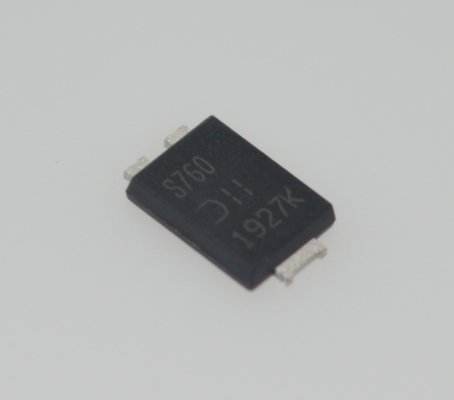PDS760-13 760W كثافة طاقة عالية 12V/63A انتاج 93% ذروة الكفاءة PFC النشطة صغيرة الحجم 1U الحماية الكاملة (OVP / OCP / SCP) -40 درجة مئوية إلى +70 درجة مئوية التشغيل مثالي لأنظمة الصناعة والاتصالات