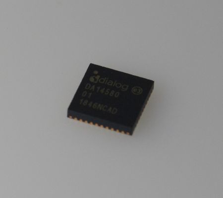 DA14580-01AT2 بلوتوث 5.0 SoC مع طاقة منخفضة للغاية 2.5x2.5mm الحجم ARM Cortex-M0 عمر بطارية طويل الأمد الأمن متعدد البروتوكولات وتصميم IoT بأسعار معقولة