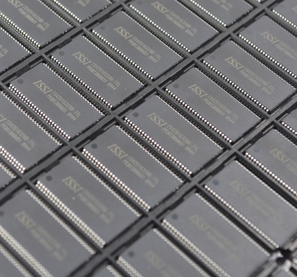 IS42S16320B-7TL SDRAM بكثافة 64 ميجابايت بسرعة 166 ميجاهرتز وتشغيل 3.3 فولت وتنظيم 16Mx16 وواجهة LVTTL ودرجة حرارة صناعية (-40 درجة مئوية ~ 85 درجة مئوية) وحزمة TSOP-II مدمجة وموثوقية عالية