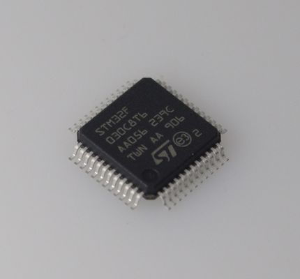 STM32F030C8T6 معالج دقيق Cortex-M0 بتردد 48 ميجاهرتز، ذاكرة فلاش 64 كيلوبايت، ذاكرة وصول عشوائي 8 كيلوبايت، محول تناظري إلى رقم 12 بت، منخفض التكلفة، متوافق مع 5 فولت، 37 منفذ إدخال/إخراج عام، ونطاق درجة حرارة واسع لتصميمات مضمنة قوية.