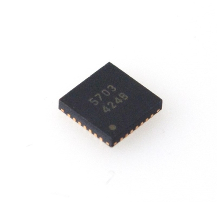AK5703EN محول تناظري إلى رقمي ستيريو 24 بت 192 كيلوهرتز مع ضوضاء منخفضة ونسبة إشارة إلى ضوضاء عالية (114 ديسيبل) ومضخم ميكروفون مسبق، وواجهة I2S للتحكم التلقائي الرقمي في الكسب، واستهلاك منخفض للطاقة للصوت الاحترافي وإنترنت الأشياء