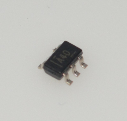 OPA340NA CMOS Op-Amp ذات إمدادات واحدة مع 5.5MHz BW 2V/μs Slew Rate Rail-to-Rail I/O 750μA التيار الهادئ 2.7-5.5V التشغيل SOT23-5 حزمة للتطبيقات المحمولة والمتشغلة بالبطاريات