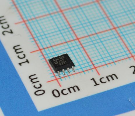 AD8052AR عالية السرعة 300MHz Op Amp ضوضاء منخفضة 4.5nV/√Hz 5V التشغيل السكك الحديدية إلى السكك الحديدية الخروج التشوه المنخفض و 160mA محرك الخروج للفيديو / ADC العازلات
