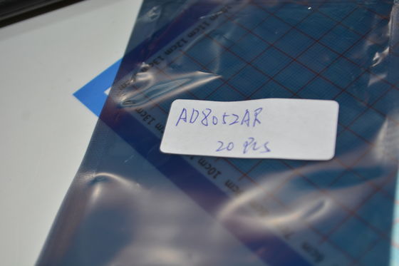 AD8052AR عالية السرعة 300MHz Op Amp ضوضاء منخفضة 4.5nV/√Hz 5V التشغيل السكك الحديدية إلى السكك الحديدية الخروج التشوه المنخفض و 160mA محرك الخروج للفيديو / ADC العازلات