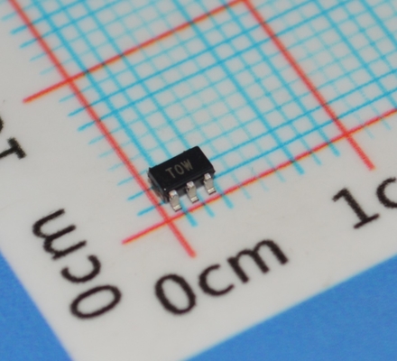 ADT6501SRJZP085RL7 دقة 85 °C مفتاح درجة الحرارة ± 0.5 °C دقة 2.7V-5.5V إمدادات 6μA طاقة منخفضة للغاية الخروج مفتوح التخلص حزمة SOT-23 لIoT / الأجهزة المحمولة