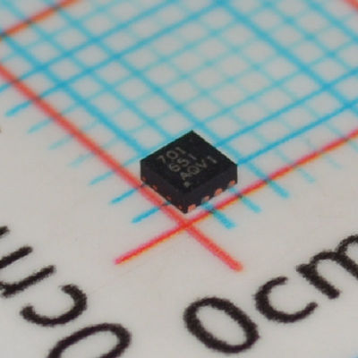 BQ294701DSGR - واقي خلية ليثيوم أيون مع كشف الجهد الزائد/الناقص 2 أيون 1µA تيار 3.6 فولت - 10 فولت نطاق 1 مللي ثانية استجابة إيقاف حراري و حزمة DSBGA