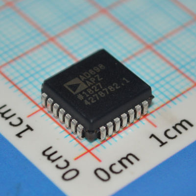 مُكيّف إشارة LVDT AD698APZ ±12 فولت إلى ±15 فولت تشغيل نطاق ترددي 20 كيلو هرتز خطية 0.25% إمداد فردي/مزدوج نطاق درجة حرارة صناعي لاستشعار الموضع والتحكم في الحركة