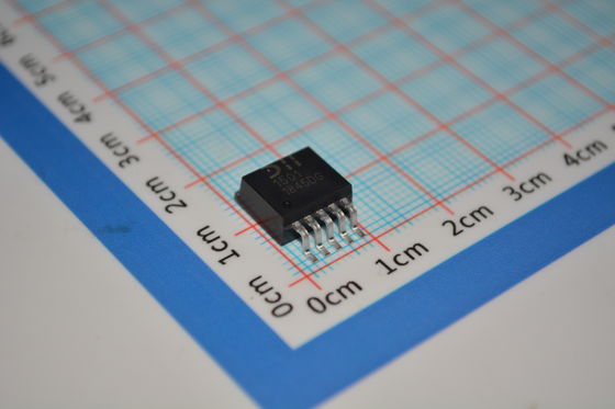 AP1501-K5G-13 محول تنحّي 5 فولت/3 أمبير مع مدخل 4.5-40 فولت، كفاءة 90%، تيار هادئ منخفض، إغلاق حراري، تردد 500 كيلو هرتز، وعبوة SOT-23