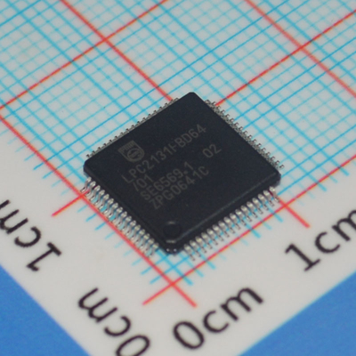 LPC2131FBD64/01,15 ARM7 MCU 32 بت RISC Core 64KB Flash 16KB RAM 60MHz السرعة USB 2.0 2x UART 64-LQFP -40 °C إلى +85 °C الصناعية