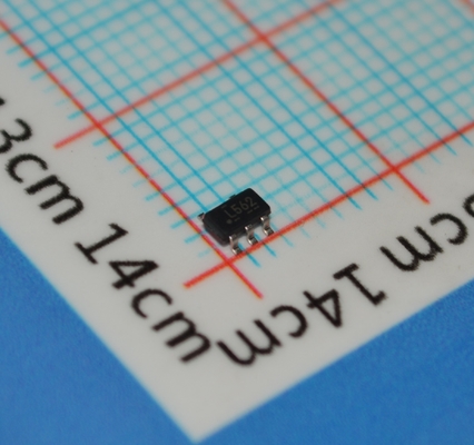 TPS560200DBVR 3.3V 0.6A محول بوك متزامن مع كفاءة 95% 4.5-17V مدخل 1.2MHz تردد وضع بيئي تعويض داخلي بداية ناعمة وحماية حرارية في حزمة SOT-23