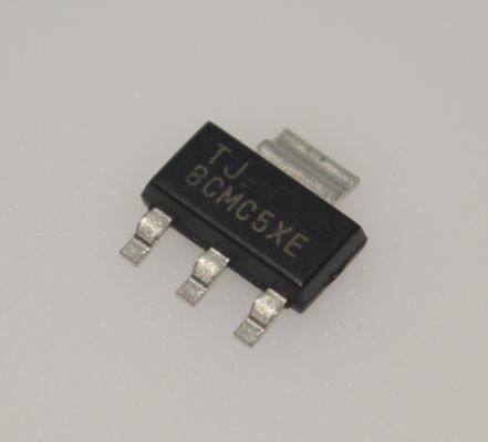 TLV1117LV33DCYR 800mA LDO 3.3V خرج ثابت بدقة 1% جهد انخفاض منخفض حماية من التيار الزائد والحرارة -40 درجة مئوية إلى 125 درجة مئوية مستقر مع مكثفات السيراميك حزمة SOT-223