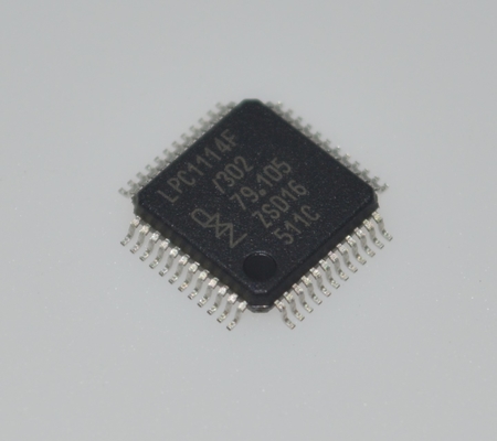 LPC1114FBD48/302 ARM Cortex-M0 معالج دقيق 32 بت 50 ميجاهرتز وحدة المعالجة المركزية 32 كيلوبايت فلاش 8 كيلوبايت SRAM 12 بت ADC 42 GPIOs UART/SPI/I2C طاقة منخفضة < 1µA وضع السكون العميق