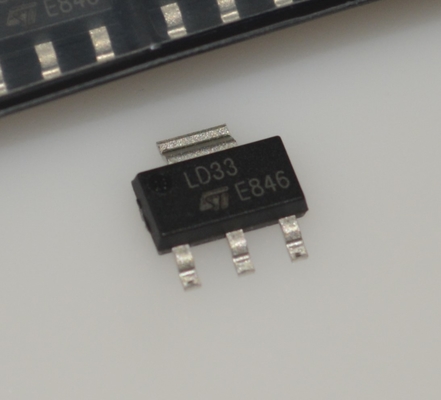 LD1117S33CTR منظم جهد LDO بجهد 3.3 فولت مع خرج 1 أمبير، جهد منخفض التسرب، دقة عالية، حماية من التيار الزائد والحرارة، مستقر مع مكثفات سيراميك، حزمة SOT-223
