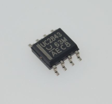 UC2843D8TR وحدة تحكم PWM في الوضع الحالي مع تشغيل 500 كيلو هرتز 8.4V/7.9V UVLO 50mA مخرج قطب توتم داخلي مقصورة بانداجاب انخفاض بدء التشغيل والتيار التشغيلي في SOIC-8