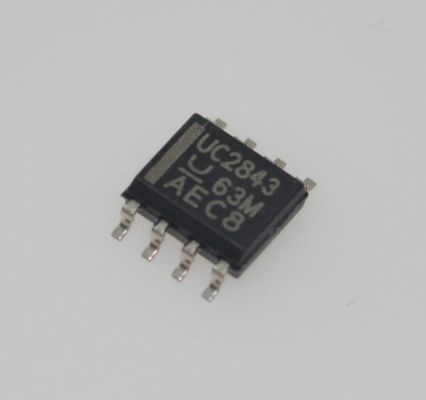 UC2843D8TR وحدة تحكم PWM في الوضع الحالي مع تشغيل 500 كيلو هرتز 8.4V/7.9V UVLO 50mA مخرج قطب توتم داخلي مقصورة بانداجاب انخفاض بدء التشغيل والتيار التشغيلي في SOIC-8