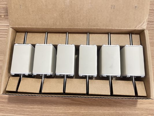 NH1GG69V125P IGBT 125A/1200V طاقة انخفاض الخسائر الكفاءة العالية 175 درجة مئوية صلابة العزل الكامل بنية مضغوطة لغيرات الصناعية والسيارات الكهربائية