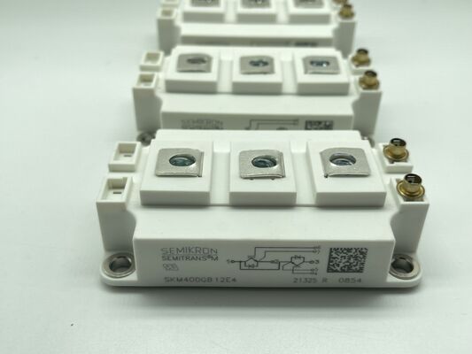 وحدة IGBT SKM400GB12E4 1200V 400A منخفضة Vce(sat) متانة عالية ضد قصر الدائرة خسارة تبديل منخفضة عزل عالي درجة صناعية لمحركات القيادة و UPS الصناعية