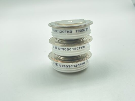 ST303C12CFK0 وحدة جسر نصف 1200 فولت 300 أمبير منخفضة Vce(sat) خسارة منخفضة متانة ماس كهربائي مدمجة NTC لمحركات الأقراص والمحولات الصناعية