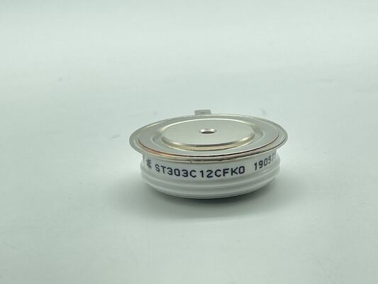 ST303C12CFK0 وحدة جسر نصف 1200 فولت 300 أمبير منخفضة Vce(sat) خسارة منخفضة متانة ماس كهربائي مدمجة NTC لمحركات الأقراص والمحولات الصناعية