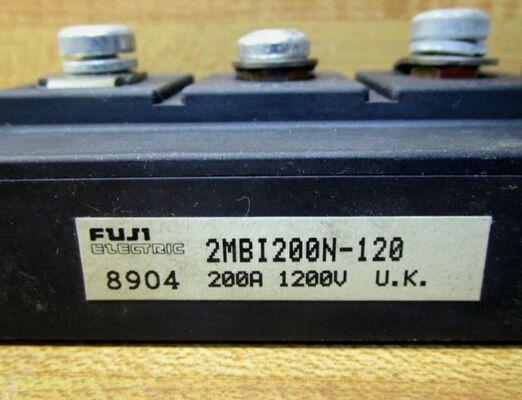 2MBI200N-120 1200V 200A وحدة IGBT Vce (sat) منخفضة الخسارة عالية دائرة قصيرة الصلابة NTC متكاملة لدفع المحركات و UPS الصناعية