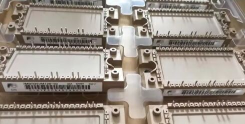 وحدة PIM IGBT FP25R12KT4 B11 1200V 25A ذات خسارة تبديل منخفضة TrenchStop IGBT4 مدمجة مع NTC وقاعدة نحاسية معزولة تعمل عند 150 درجة مئوية بتقنية PressFIT لتطبيقات محركات الأقراص