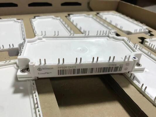 وحدة PIM IGBT FP50R12KE3 1200V 50A TRENCHSTOP™ IGBT3 ذات جهد VCE(sat) منخفض وفقد تبديل منخفض ومقوم مدمج ومكبح ولوح أساس نحاسي ومستشعر NTC لتطبيقات محركات الأقراص