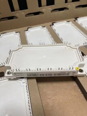 FS150R12KT4 1200 فولت 150 أمبير وحدة IGBT سداسية ذات جهد VCE(sat) منخفض وكفاءة عالية، مقاومة للدوائر القصيرة لمدة 10 ميكروثانية، مدمجة مع NTC، تصميم EconoPACK+ مدمج، خسائر تبديل منخفضة، مثالية للمحركات وأنظمة UPS