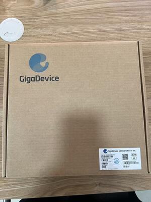 GD25Q80ETIGR 8Mbit NOR Flash 133MHz Quad SPI 532Mbit/s نقل 100K صمود 20Y احتفاظ بالبيانات 2.7V-3.6V حالة تأهب منخفضة 11uA SOP-8 لإنترنت الأشياء والأجهزة القابلة للارتداء