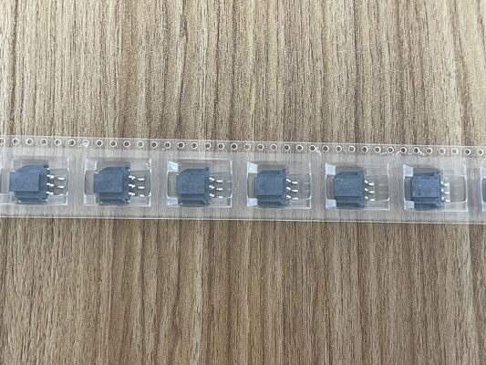 105405-1106 موصل سلك إلى لوحة بـ 6 مواضع وبطول 1.25 مم، نوع غلاف تجعيد، مقبس، تثبيت بالاحتكاك، قابل للتركيب على لوحة، قفل احتكاكي، UL 1066 V-0، لإضاءة LED والسيارات