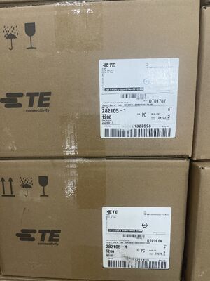 282105-1 رأس توصيل سلك بلوحة بـ 3 مواضع وبمساحة 5.0 مم، عمودي، فتحة تمرير، مغلف، قفل احتكاكي، مستقطب، بتصنيف 9 أمبير لإمدادات الطاقة والتحكم الصناعي