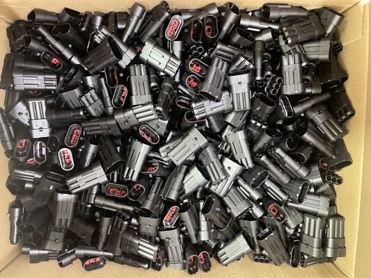 282105-1 رأس توصيل سلك بلوحة بـ 3 مواضع وبمساحة 5.0 مم، عمودي، فتحة تمرير، مغلف، قفل احتكاكي، مستقطب، بتصنيف 9 أمبير لإمدادات الطاقة والتحكم الصناعي