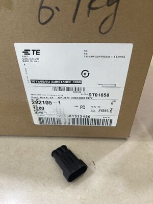 282105-1 رأس توصيل سلك بلوحة بـ 3 مواضع وبمساحة 5.0 مم، عمودي، فتحة تمرير، مغلف، قفل احتكاكي، مستقطب، بتصنيف 9 أمبير لإمدادات الطاقة والتحكم الصناعي