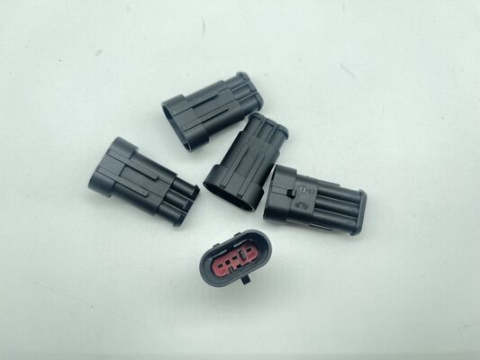 282105-1 رأس توصيل سلك بلوحة بـ 3 مواضع وبمساحة 5.0 مم، عمودي، فتحة تمرير، مغلف، قفل احتكاكي، مستقطب، بتصنيف 9 أمبير لإمدادات الطاقة والتحكم الصناعي