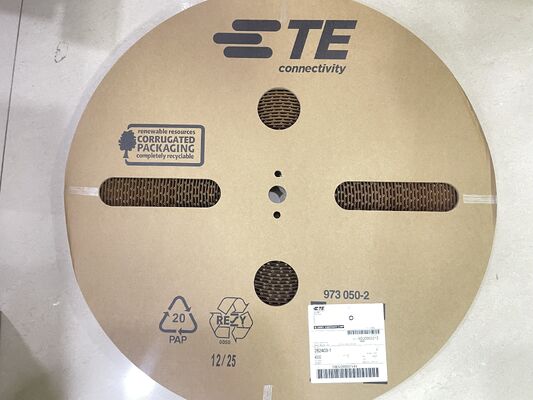 282403-1 غلاف تجعيد موصل سلك إلى لوحة بـ 8 مواضع وبطول 2.5 مم، قفل احتكاكي مستقطب، تصنيف UL 94V-0 4.5 أمبير، تثبيت على لوحة للتطبيقات الصناعية والسيارات