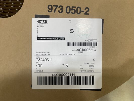 282403-1 غلاف تجعيد موصل سلك إلى لوحة بـ 8 مواضع وبطول 2.5 مم، قفل احتكاكي مستقطب، تصنيف UL 94V-0 4.5 أمبير، تثبيت على لوحة للتطبيقات الصناعية والسيارات